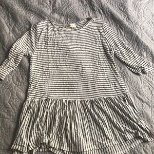 Striped shirt puff at the bottom